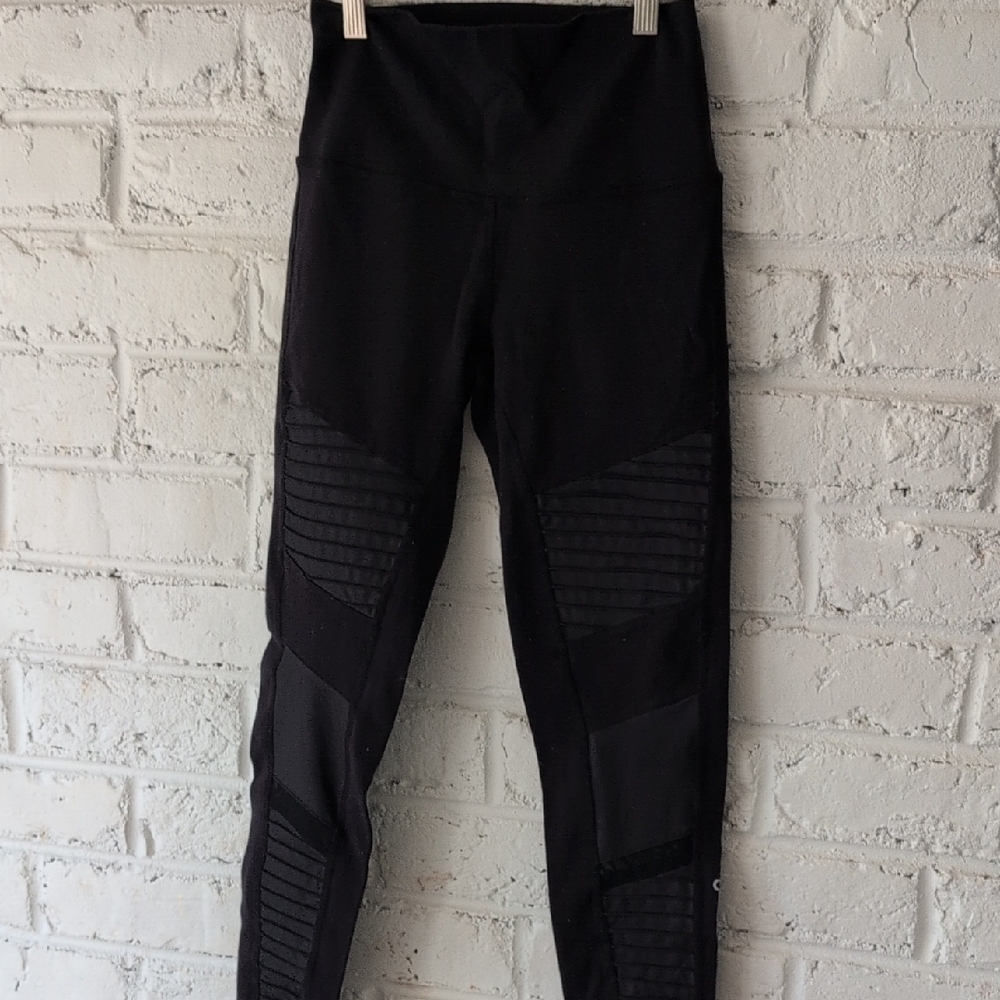 ALO Yoga Black Leggings with Light Gray Logo